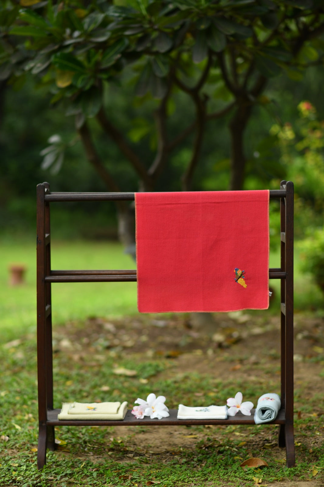 Face Towel Emb : Bird Coral Honey Comb