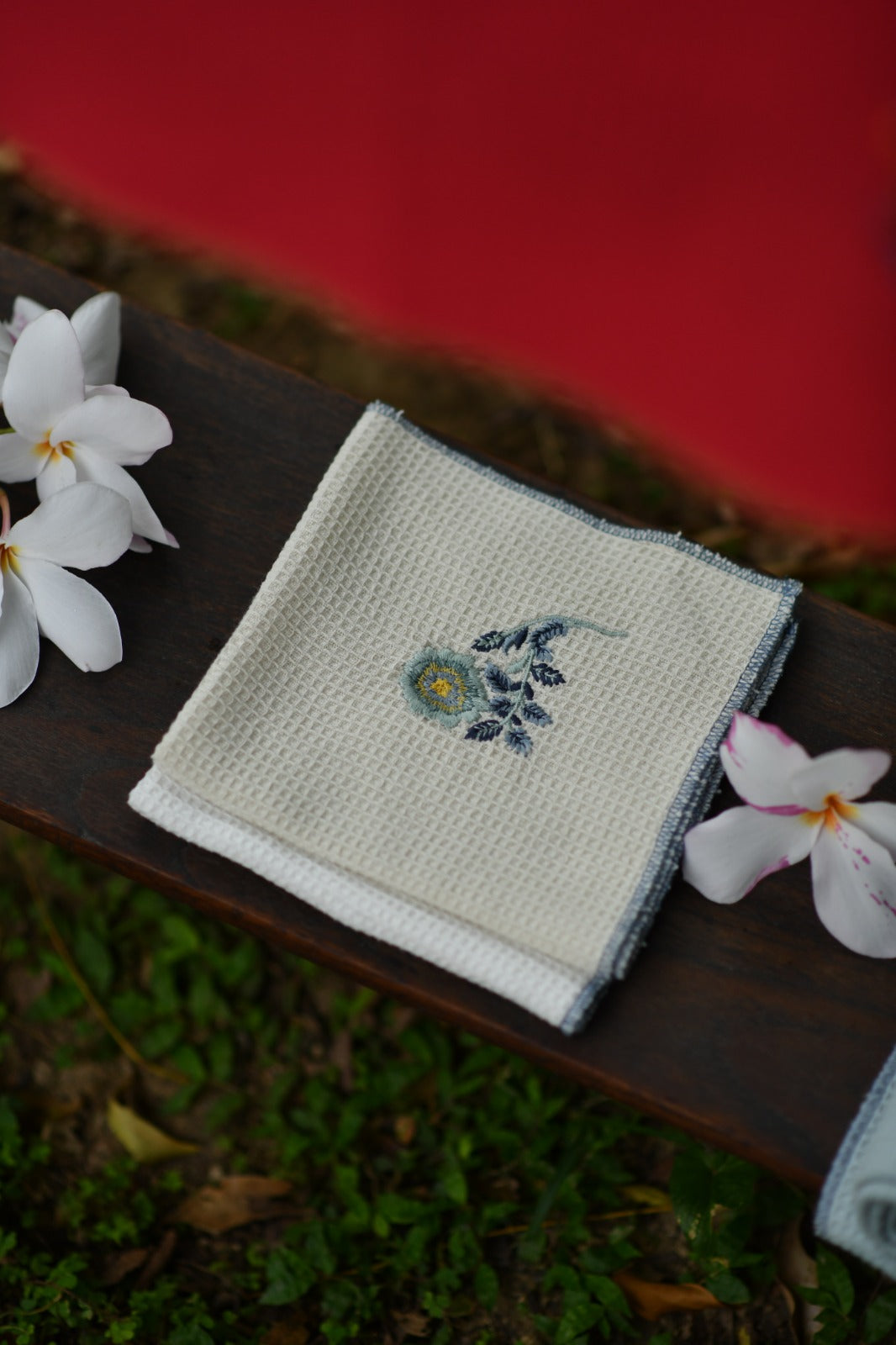 Face Towel Emb : Toile Buti Ivory Honey Comb
