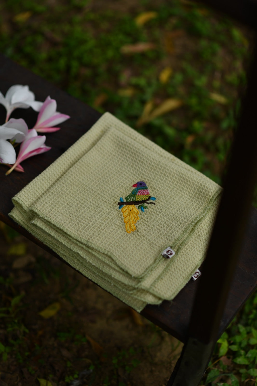 Face Towel Emb : Bird Lime Honey Comb