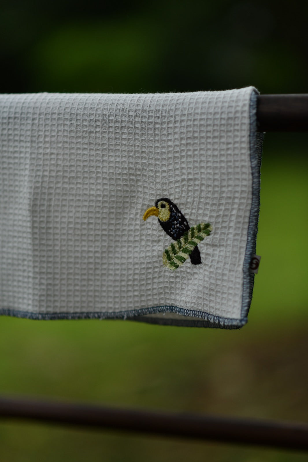 Face Towel Emb : Toucans White Honey Comb