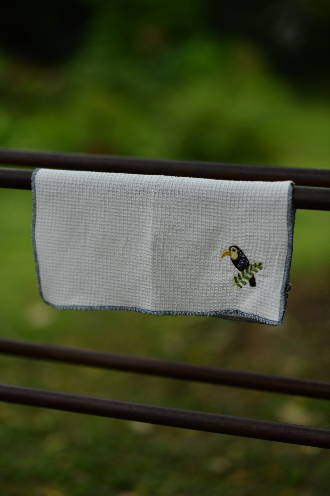 Face Towel Emb : Toucans White Honey Comb