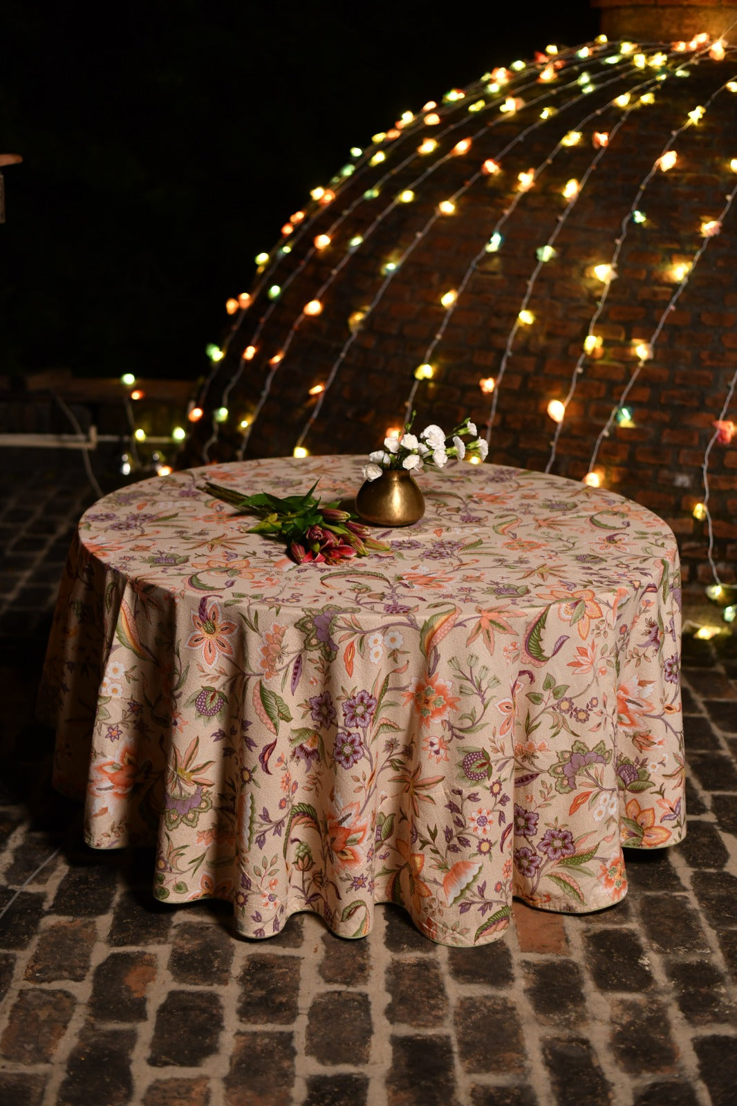 Printed Table Cloth Piping : Kerala Cream Sheeting