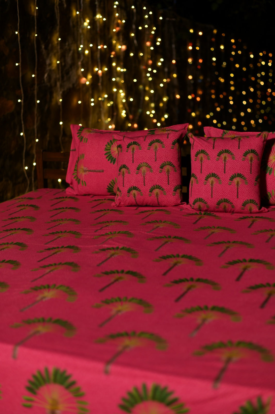 Printed Bed Cover : Banana Magenta Sheeting