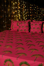 Printed Bed Cover : Banana Magenta Sheeting