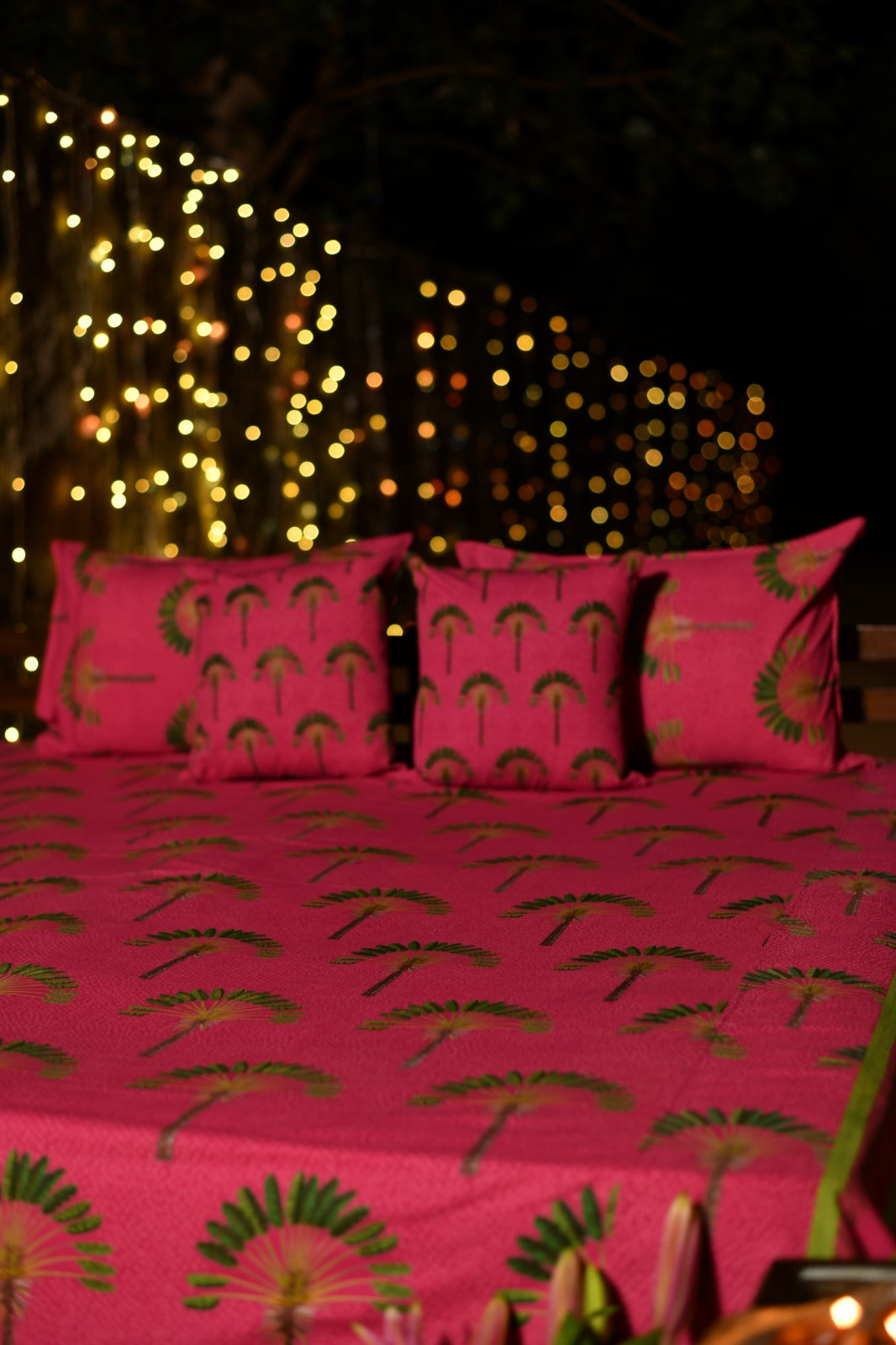 Printed Bed Cover : Banana Magenta Sheeting
