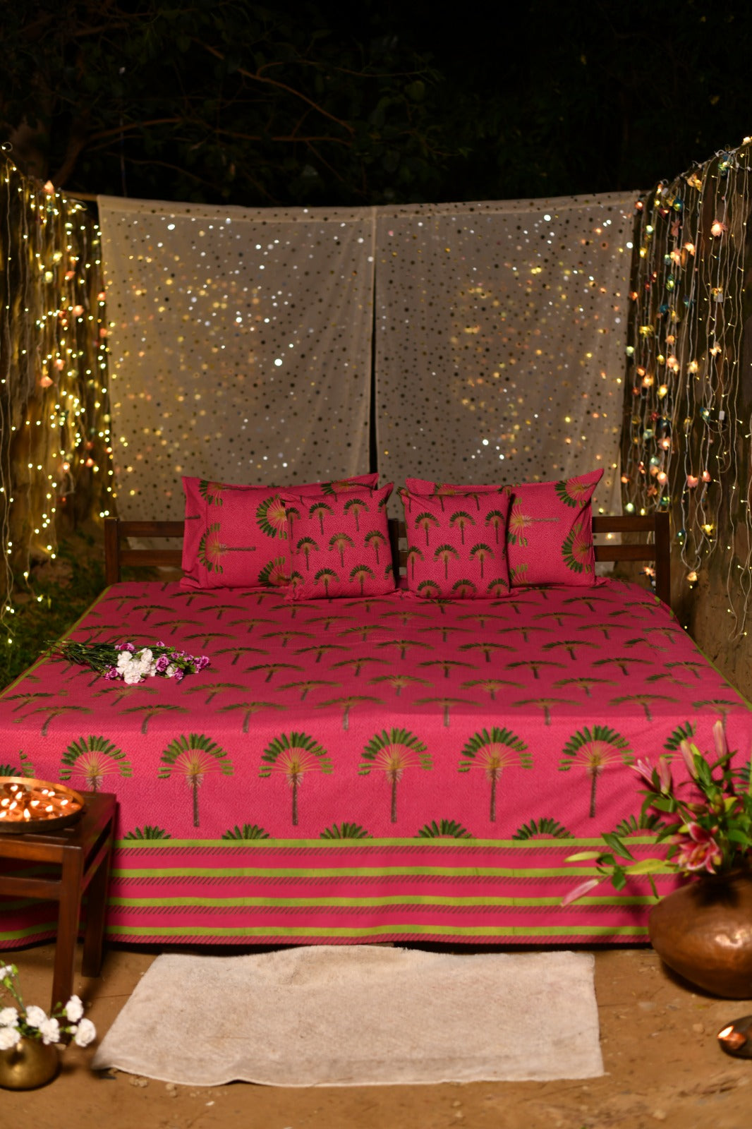 Printed Bed Cover : Banana Magenta Sheeting
