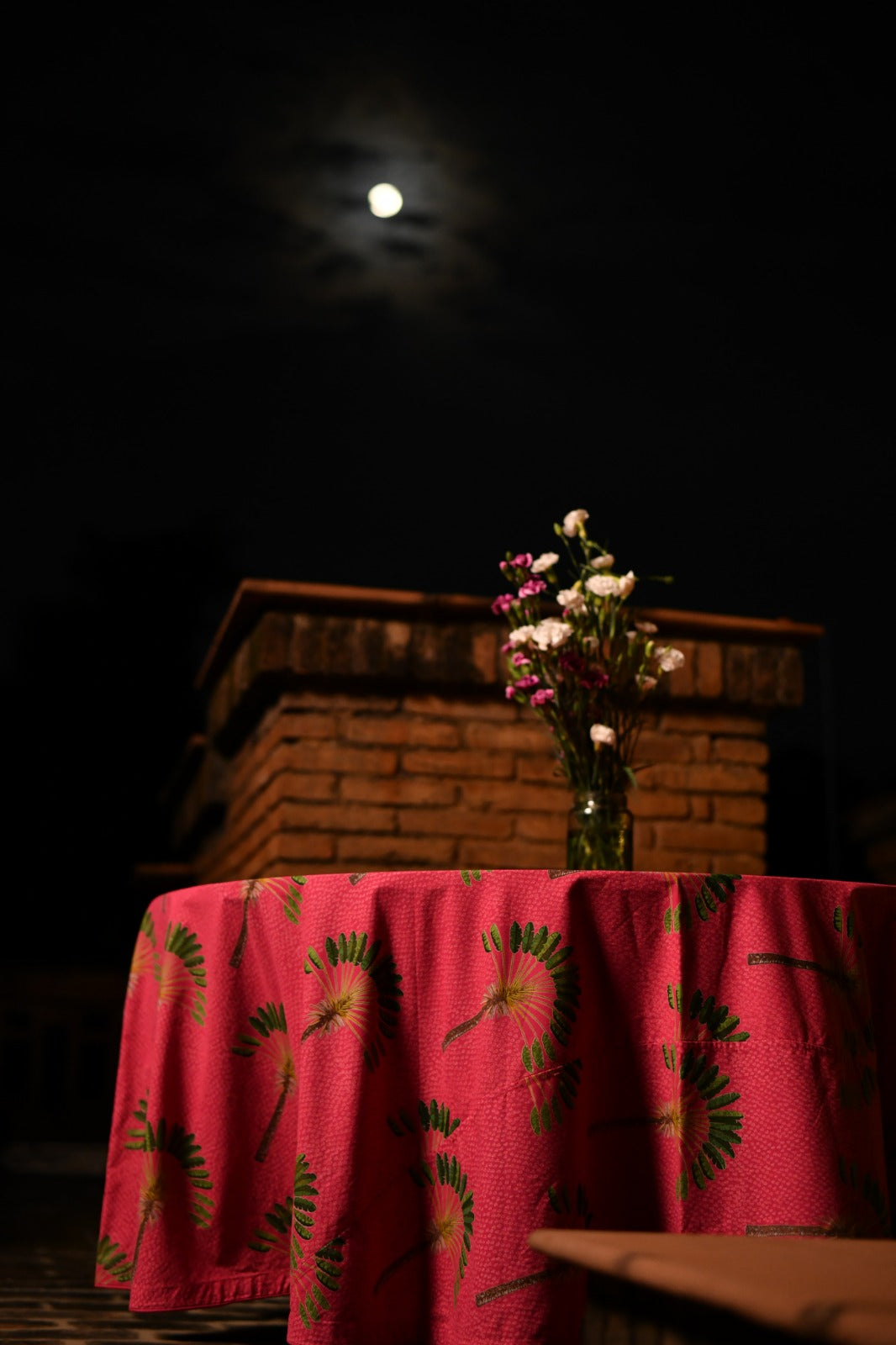 Printed Table Cloth : Piping Banana Magenta Rd Sheeting