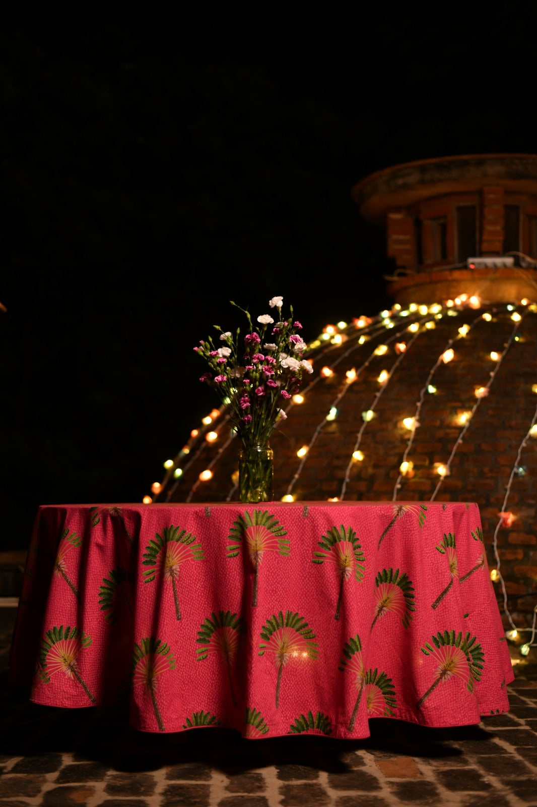 Printed Table Cloth : Piping Banana Magenta Rd Sheeting