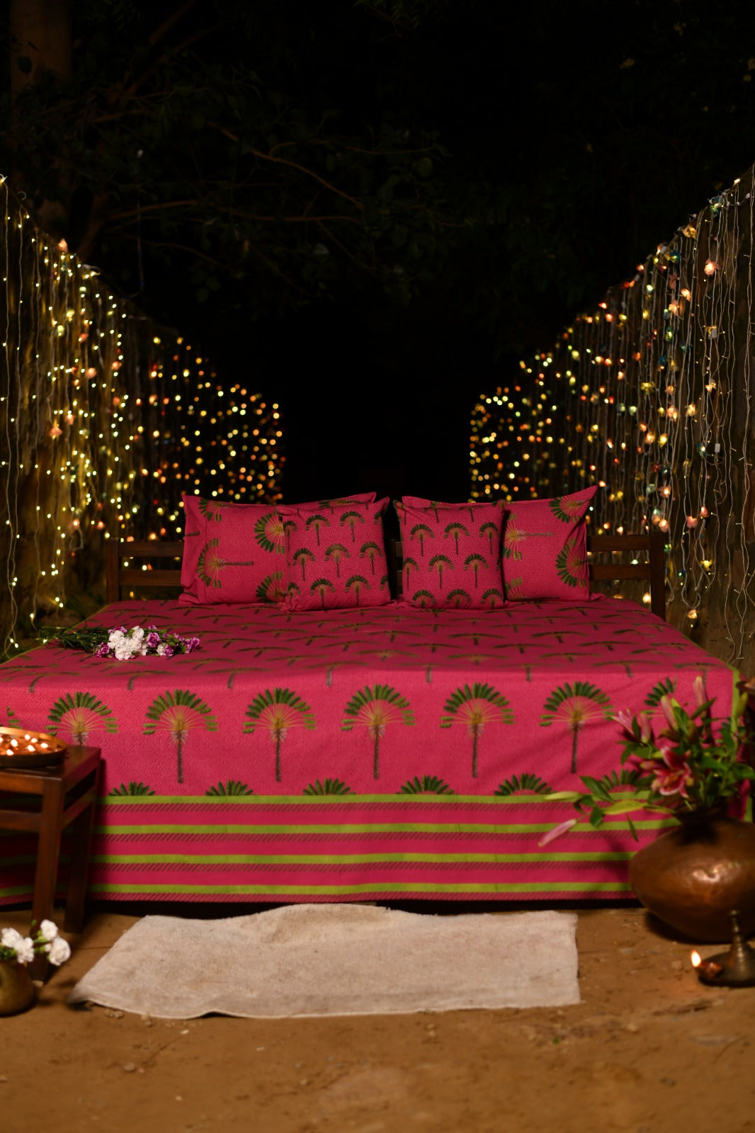 Printed Bed Cover : Banana Magenta Sheeting