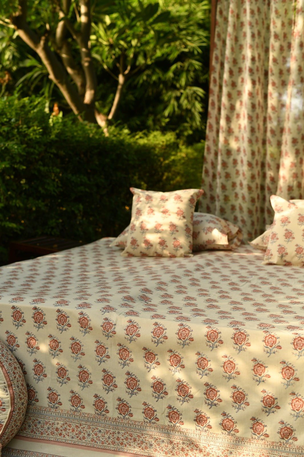 Printed Bed Cover : Indian Rose Sheeting