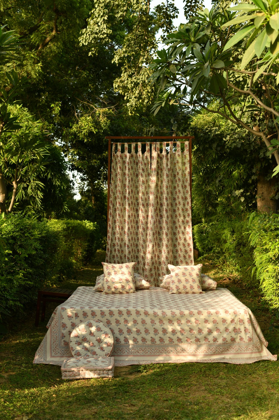 Printed Bed Cover : Indian Rose Sheeting