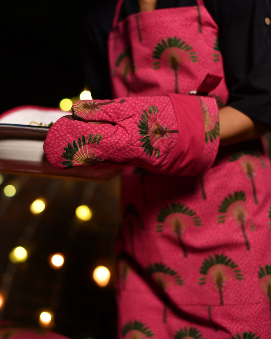 Printed Oven Mitt : Banana Magenta Canvas