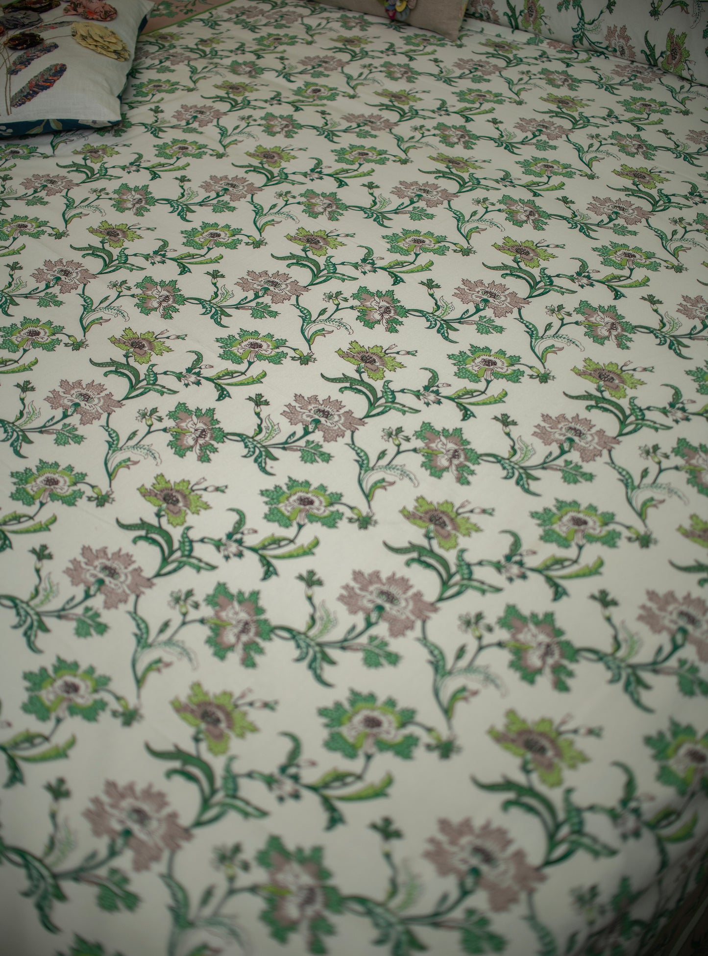 Printed Bed Cover : Chrysanthemum Ivory Sheeting