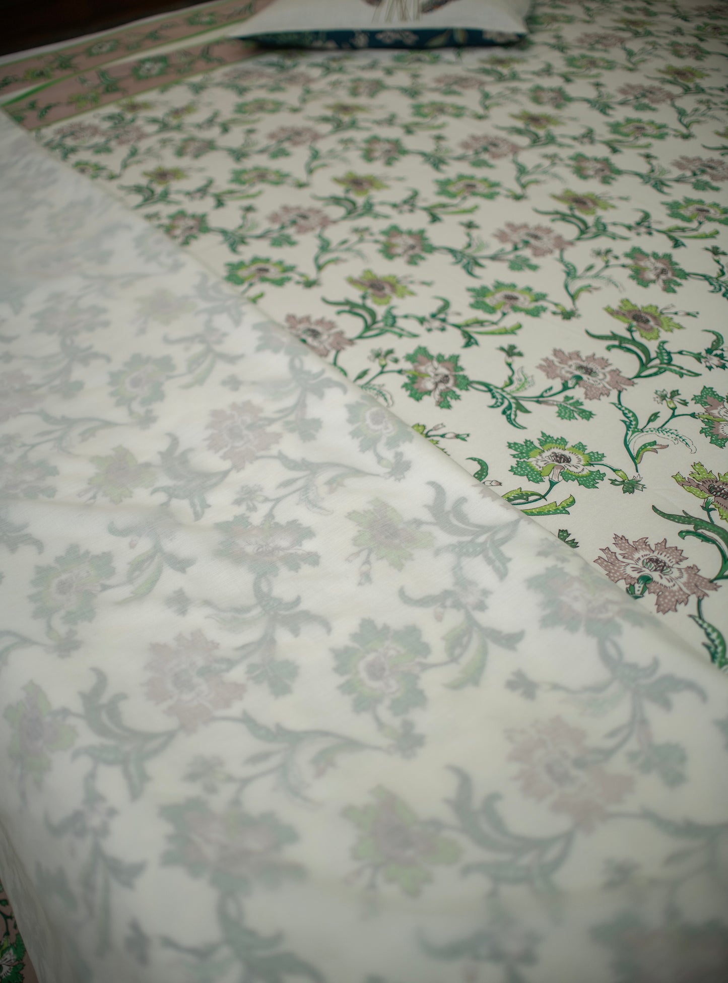 Printed Bed Cover : Chrysanthemum Ivory Sheeting