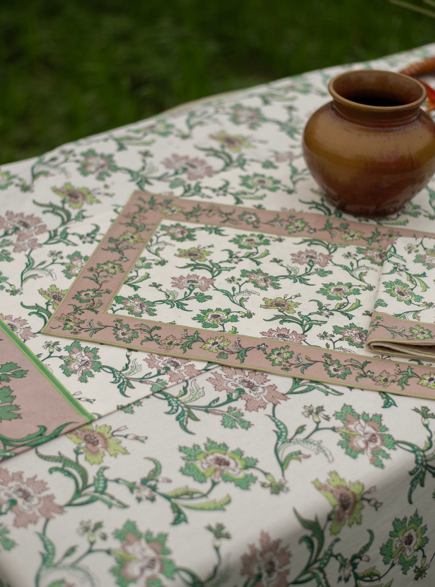 Printed Table Cloth : Chrysanthemum Ivory Sheeting