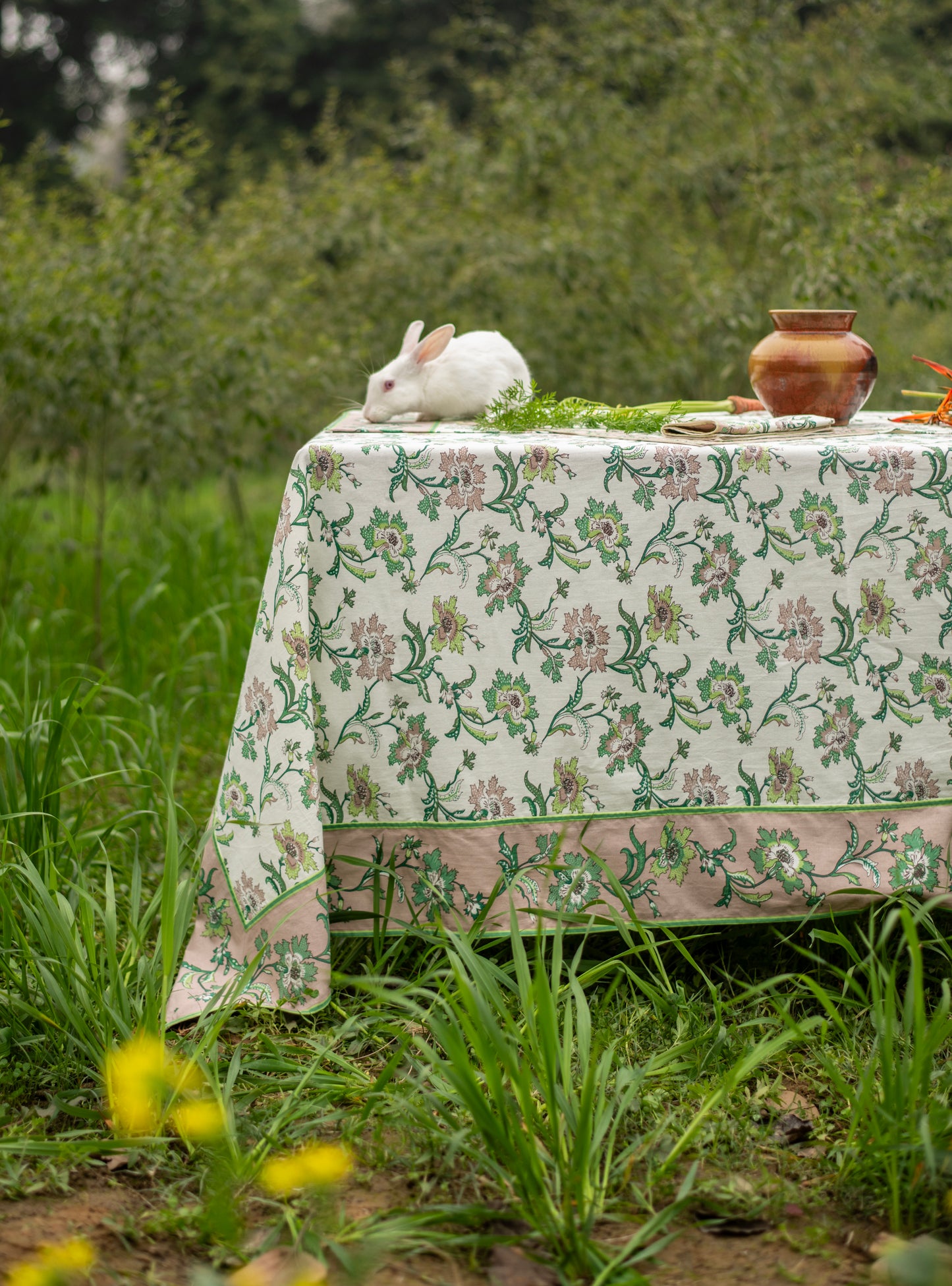 Printed Table Cloth : Chrysanthemum Ivory Sheeting